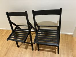 2 Klappstühle schwarz Holz gut erhalten