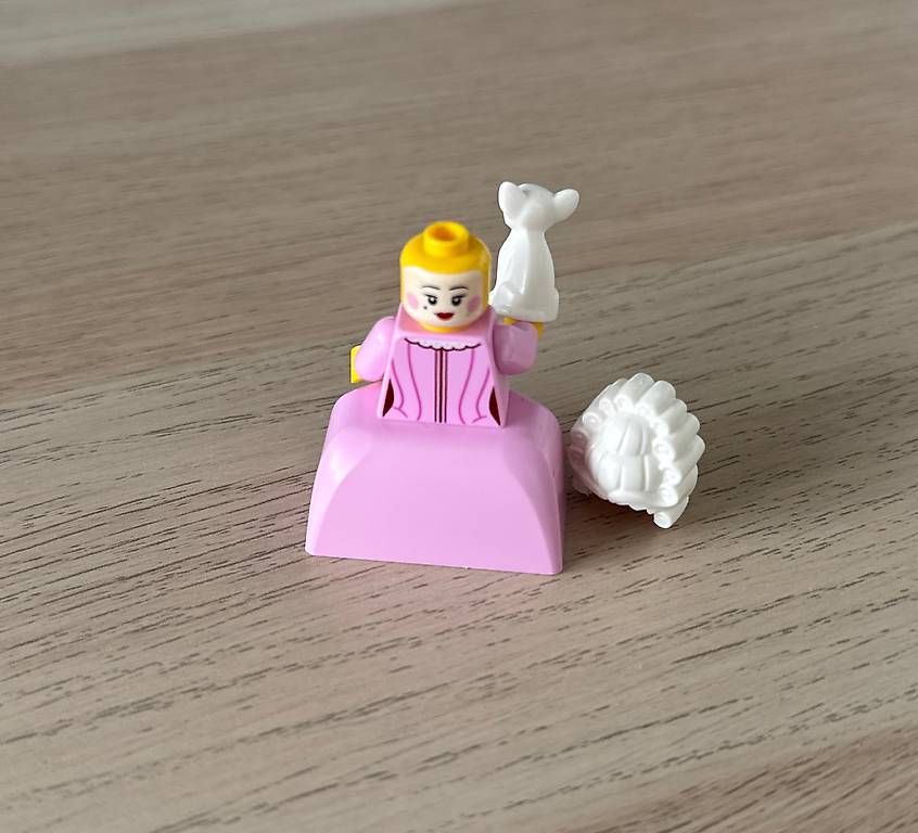 Lego Statuette: Lego Minifigur Rococo Aristokrat Neu – Nuovo (secondo la descrizione) da Neuhausen am Rheinfall venduto da mic_m9bp 1