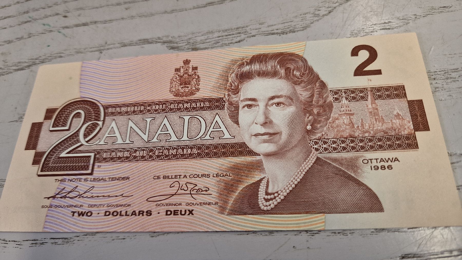 Banconote: Kanada 2 Dollar Banknote 1986 Queen Elizabeth II  – Nuovo e nell'imballaggio originale da Herisau venduto da Antiques.AR