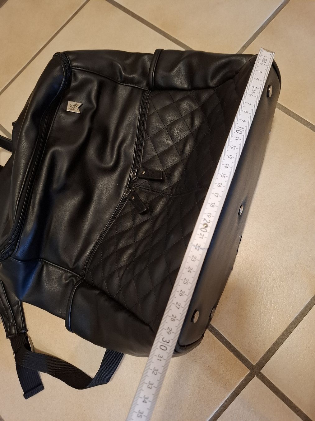 Rucksäcke: Schwarzer Wickelrucksack, Kunstleder, geräumig! – Gebraucht aus Lütisburg von amerika123 8