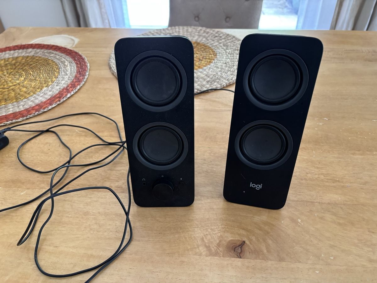 Logitech Casse acustiche: Haut parleurs PC logitec – Usato da Pully venduto da ama_vdv9