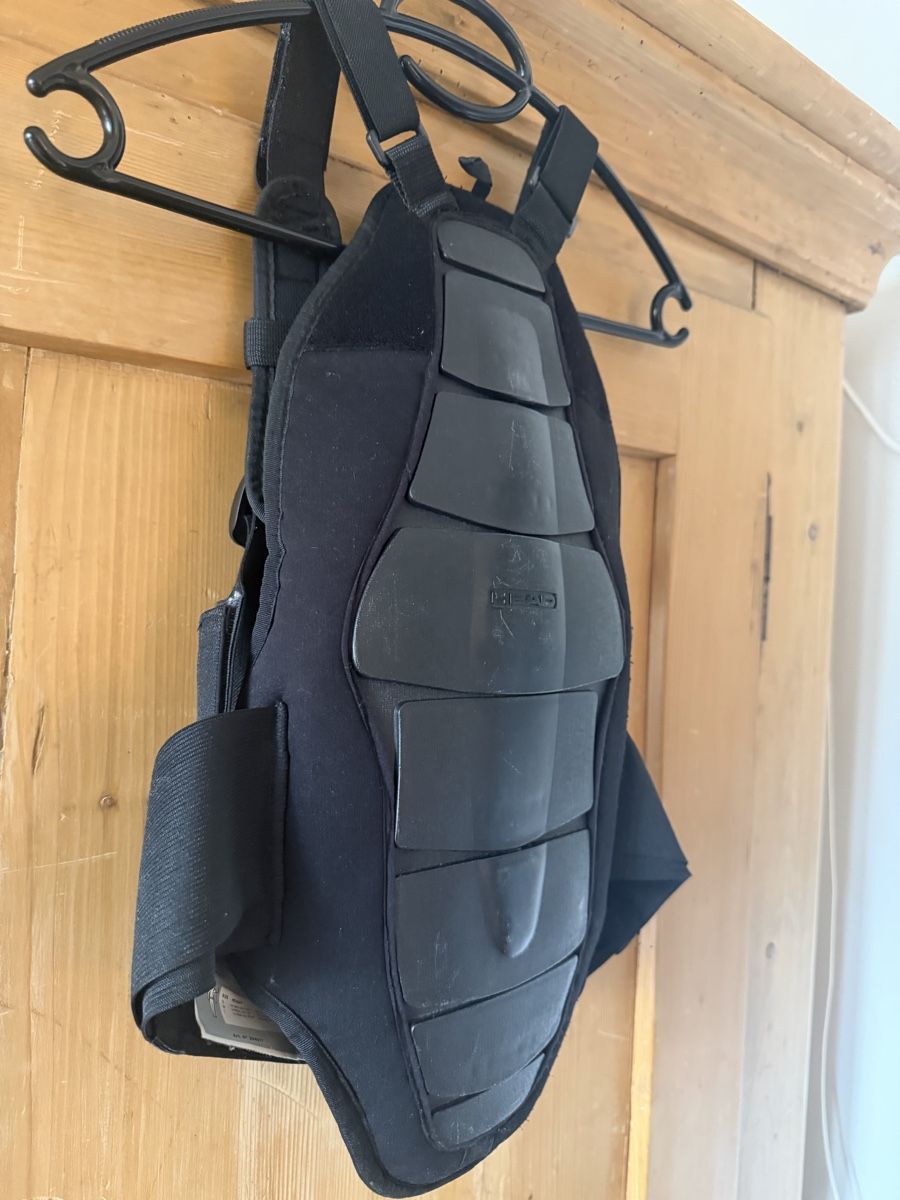 Head Protections: Rückenpanzer – D'occasion à St. Gallen par LadinaMariaZ 3