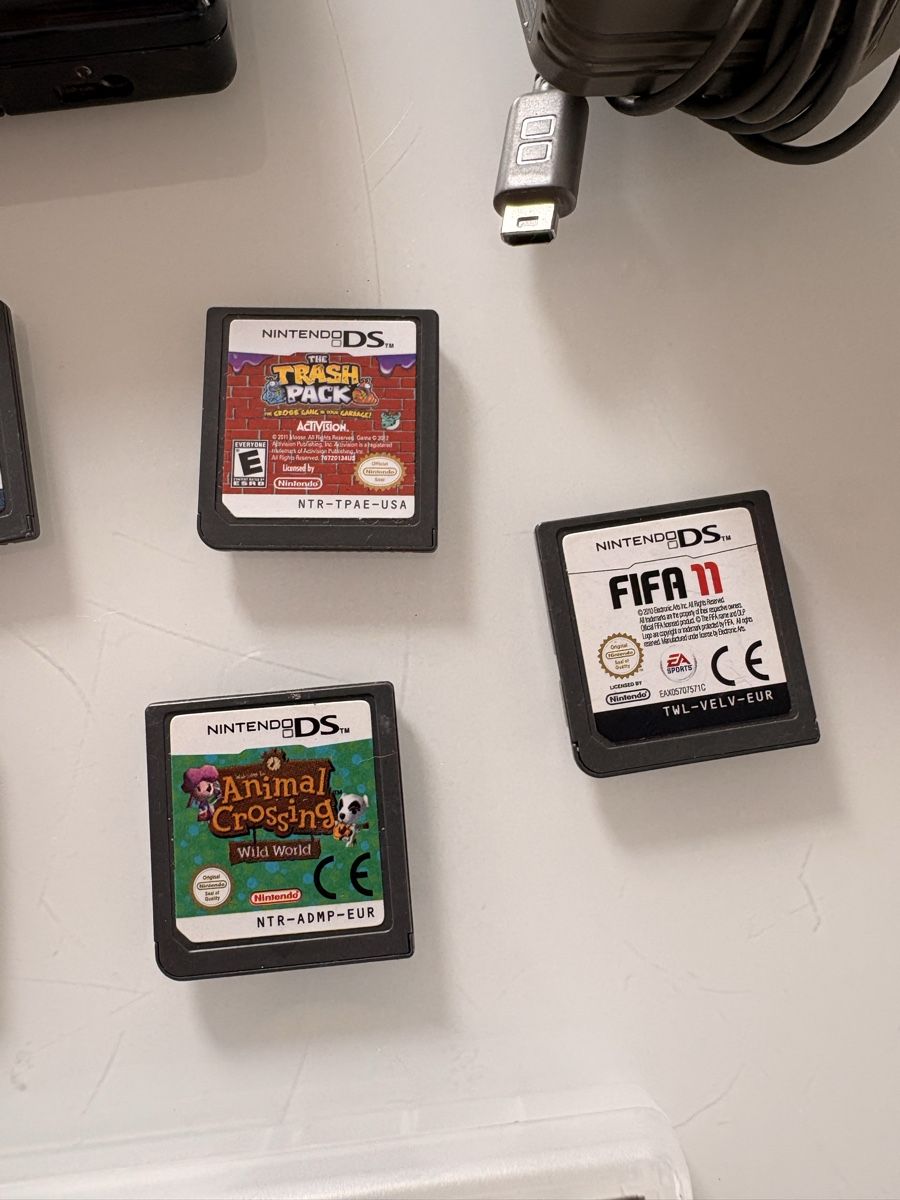 Nintendo Konsolen: Nintendo ds lite + chargeur + 8jeux – Gebraucht aus Dompierre FR von PRiT_Madara 2