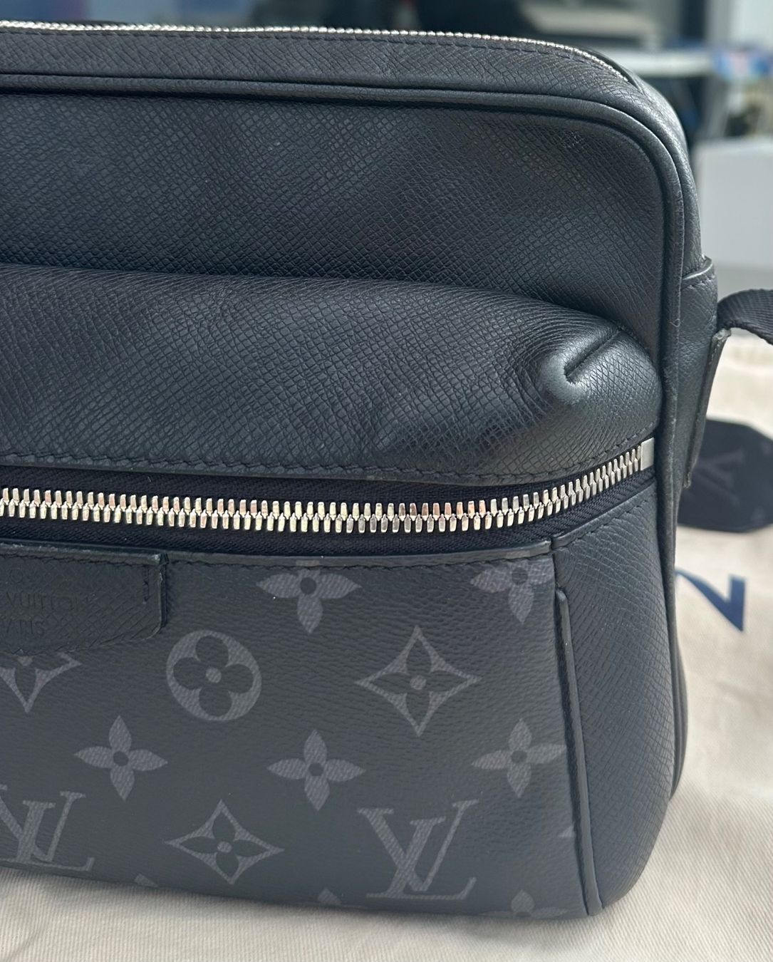 Louis Vuitton Borse: Louis Vuitton Outdoor Messenger Monogram Eclipse – Full Set – Usato da Savièse venduto da JSY__performer 3