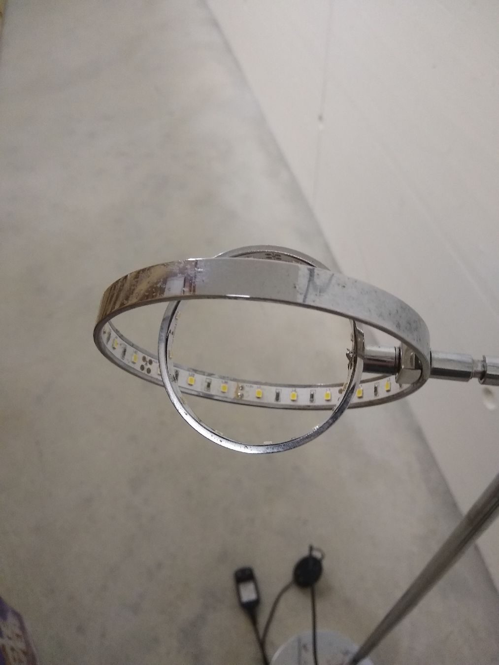 Lampade: Modern Chrome Floor Lamp with LED Rings - 1 ring broken – Usato da Dübendorf venduto da rol_fm6d 3