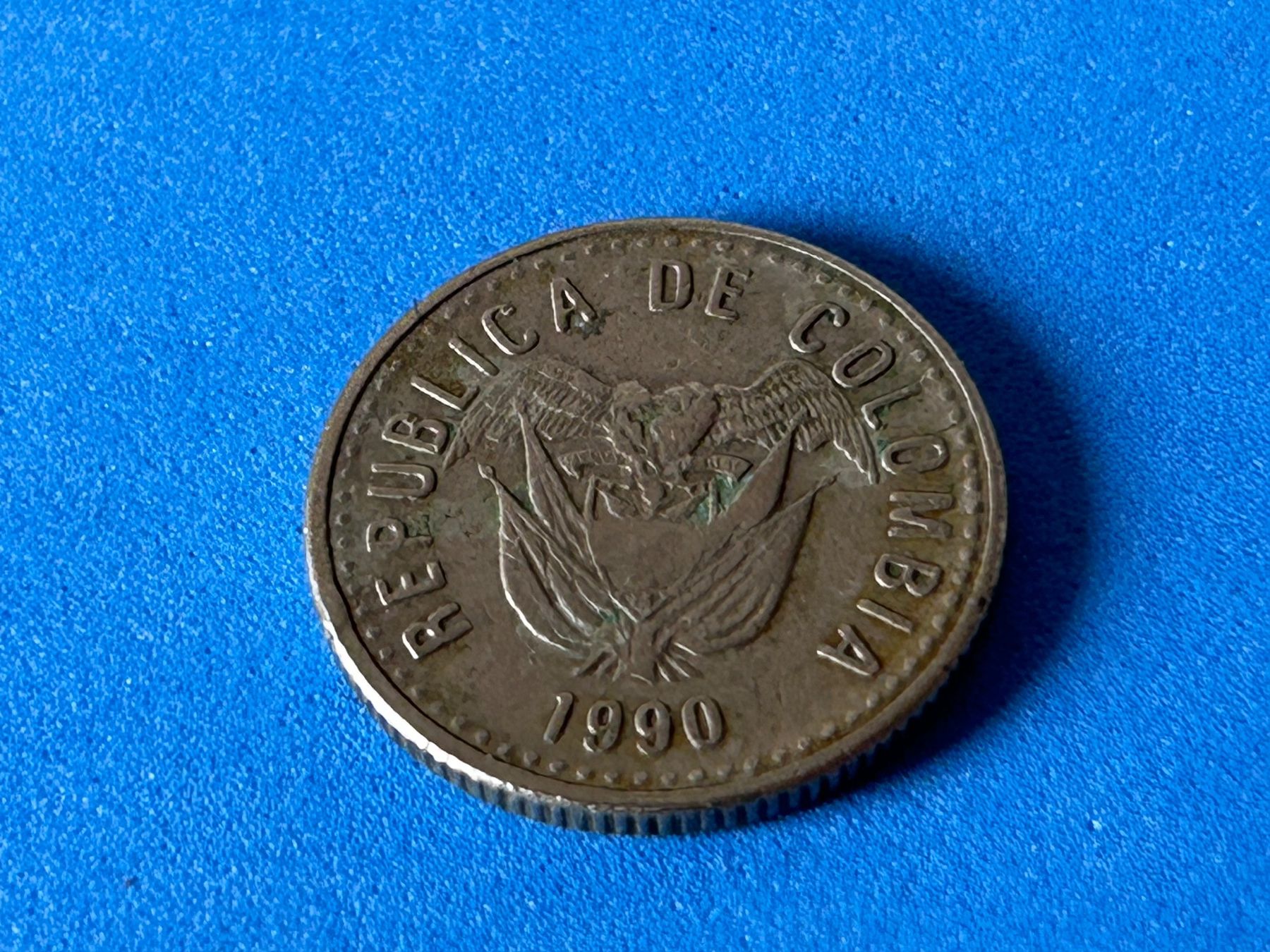 Tutti le monete: Colombia - 10 Pesos 1990 – Usato da Corcelles NE venduto da AJKader 7
