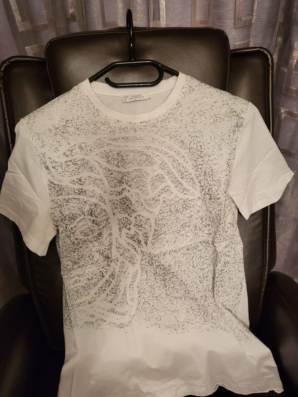 Versace T-shirt: Versace T-shirt – Nuovo (secondo la descrizione) da Grenchen venduto da Lucifero17