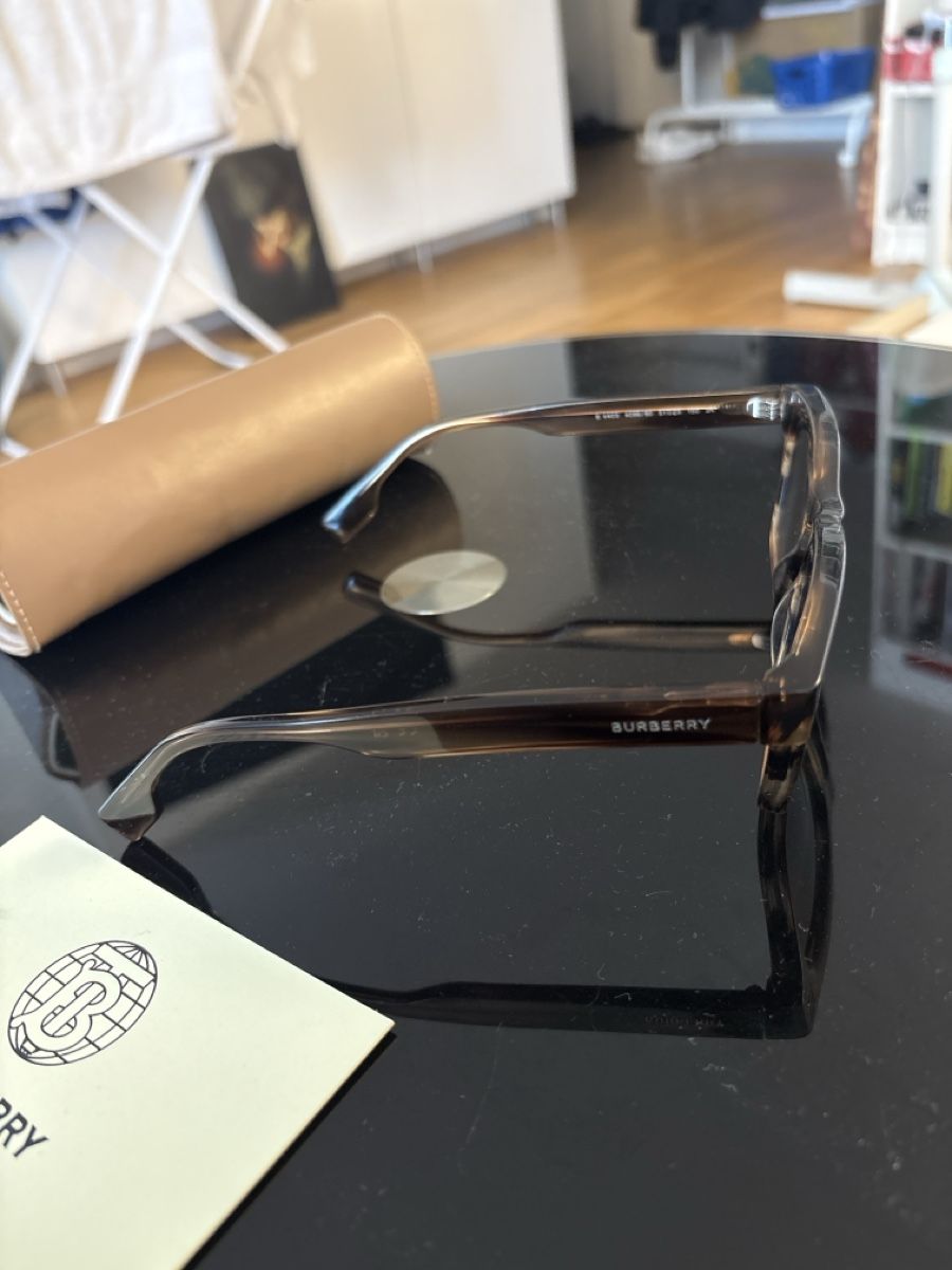 Burberry Occhiali & Lenti: Burberry Sonnenbrille – Usato da Jegenstorf venduto da zenow 2