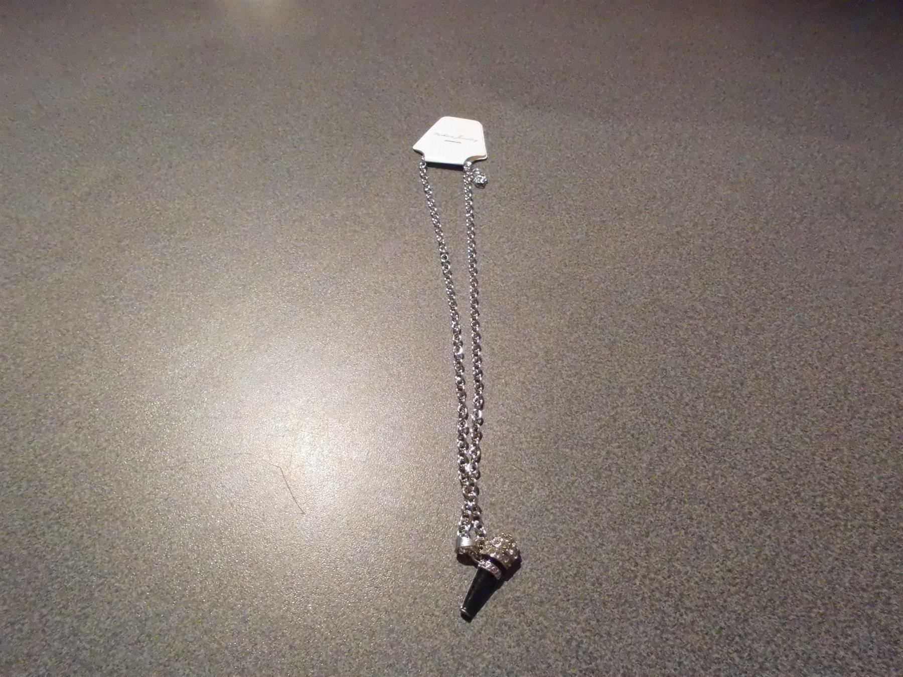 Catenine: Kette silberfarbig, Mikrophon – Nuovo e nell'imballaggio originale da Zürich venduto da abraxas1291