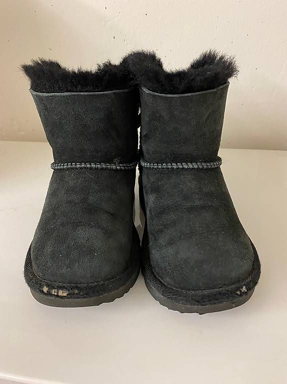 Ugg Chaussures filles: UGGS Mädchen Stiefel Nr:26 – D'occasion à St.Gallen par tij_hm7n