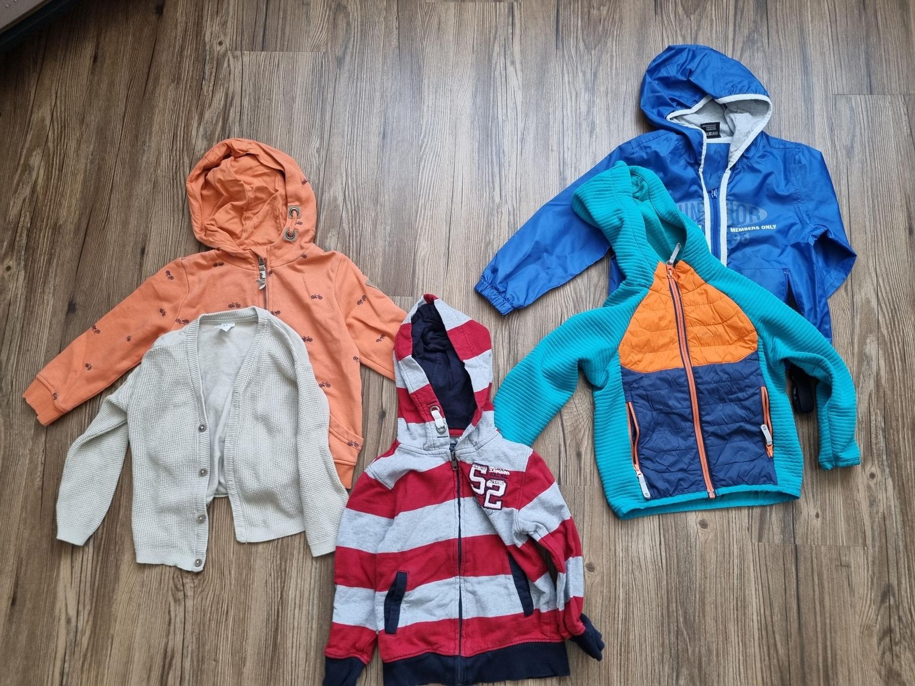 Lotti & Set di vestiti: Kleiderpaket Grösse 92-104 Herbstkleider – Usato da Uster venduto da Tesa0 1