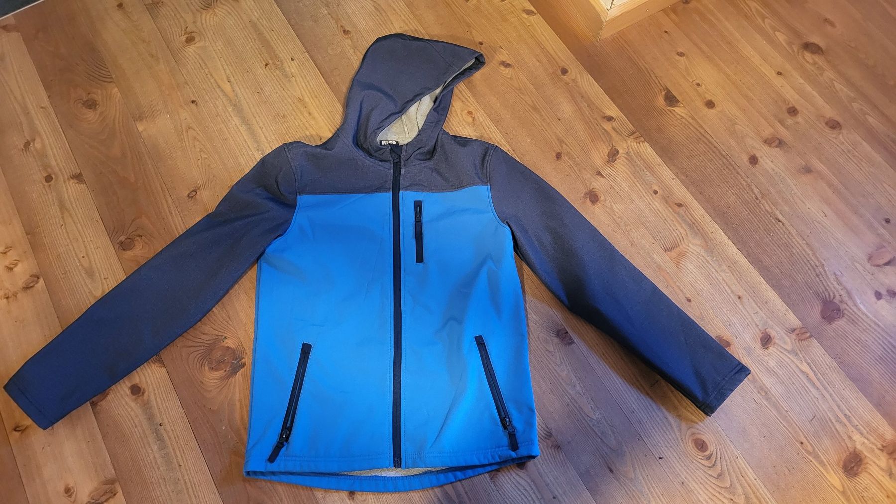 Maglioni & Felpe: 2 Kapuzenpullover 1 Softshell-Jacke – Usato da Trun venduto da nora210 1