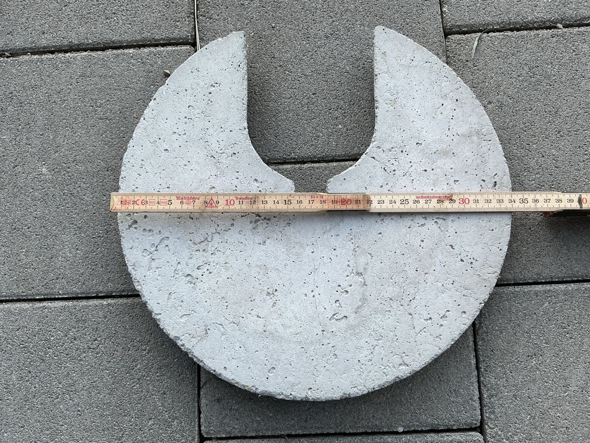 Piatti di portata: Schachtdeckel mit Ausschnitt – Usato da Oberbütschel venduto da Buetschubach