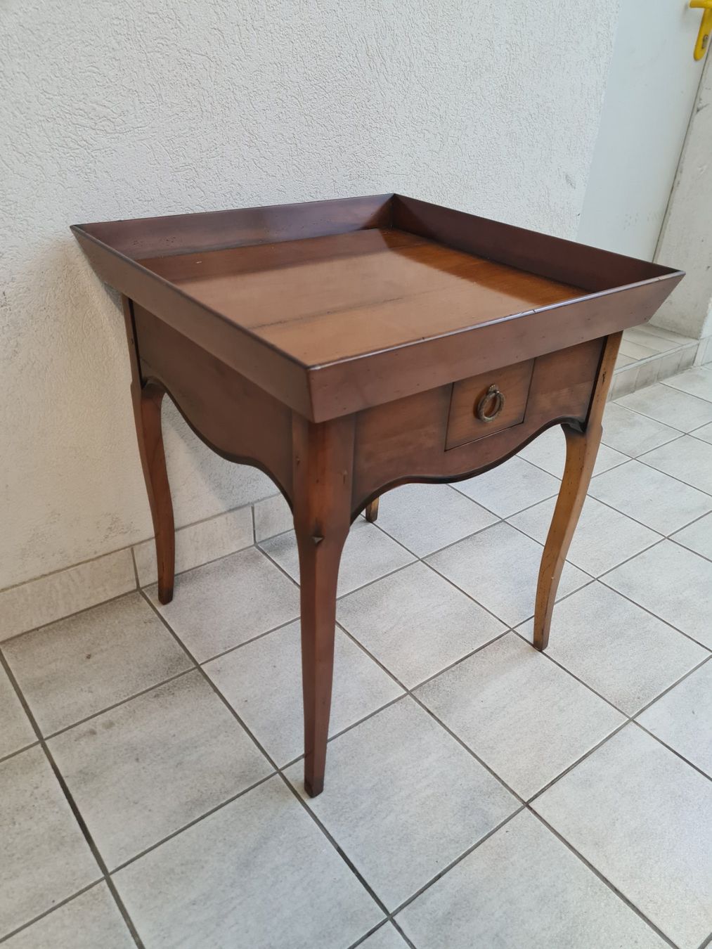 Tische: Magnifique table d'appoint anglaise – Gebraucht aus Monthey von 187-zeroo 2