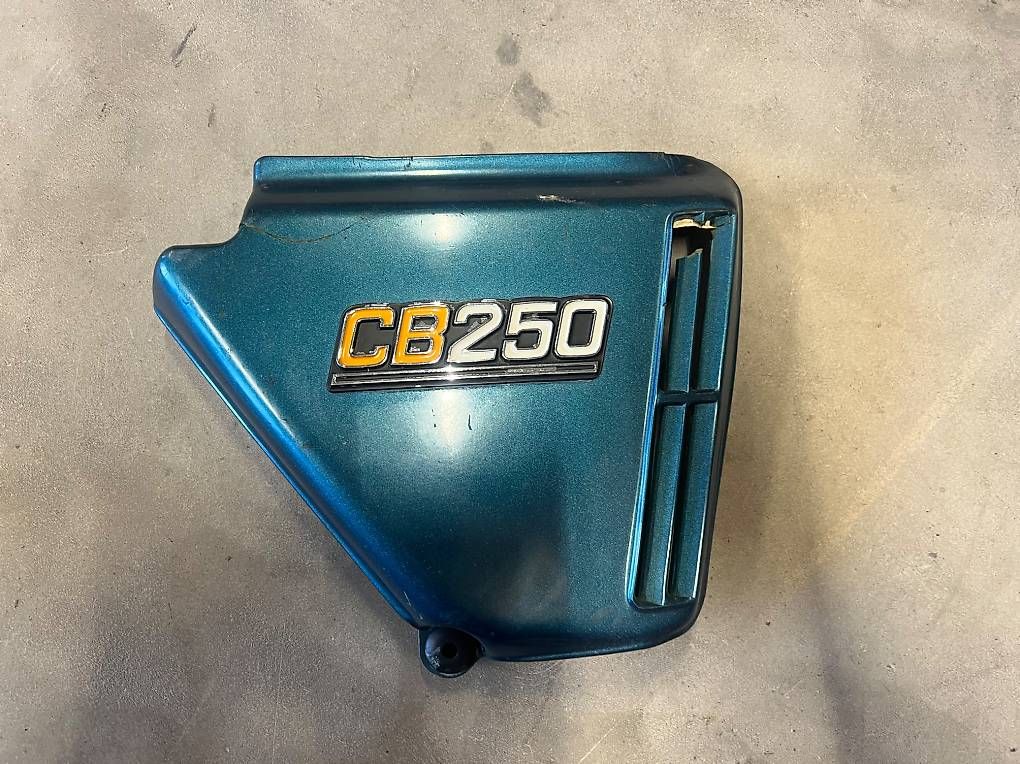 Tutti i ricambio per moto: Honda CB 250 G Abdeckung – Usato da Brunnen venduto da san_9qlb