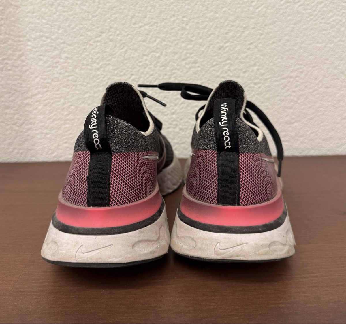Nike Chaussures femmes: Nike Infinity React Grösse 41 wenig gebraucht – D'occasion à Feldbrunnen par excessively 2