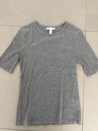 Geripptes T-Shirt