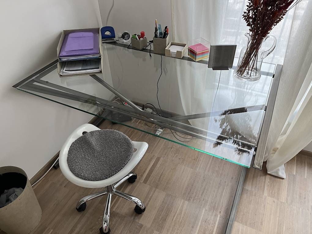 Bureaux: Schreibtisch mit Glasplatte – D'occasion à Horw par sar_9ntp 1