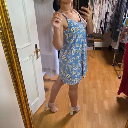 Sommerliches Blumenkleid, Grösse M, hellblau, neuwertig!