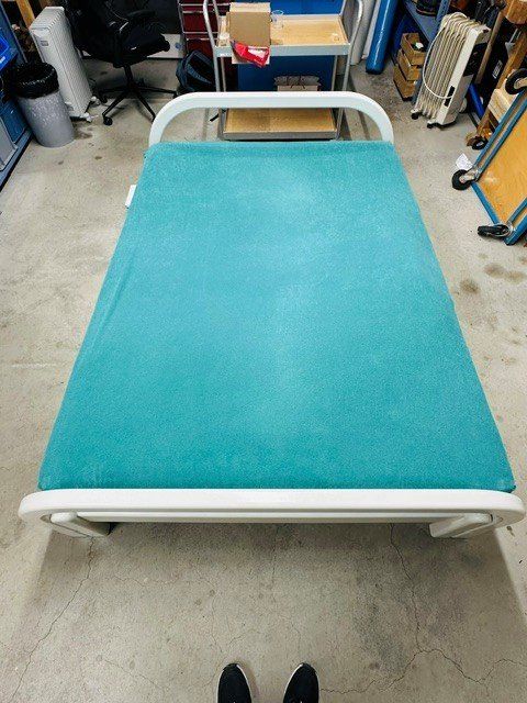 Letti: weisses Bett 140 – Usato da St. Gallen venduto da jakuja