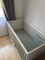 Baby- Kinderbett verstellbar