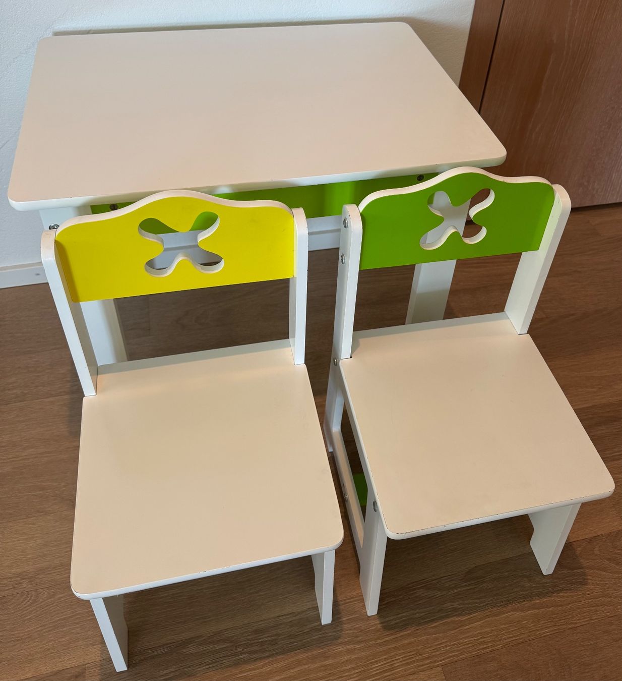 Set di tavolo e panche: Sitzgruppe Kindersitzgruppe Table & Chairs Set for Children – Usato da Richterswil venduto da Lea_Schmidt 3