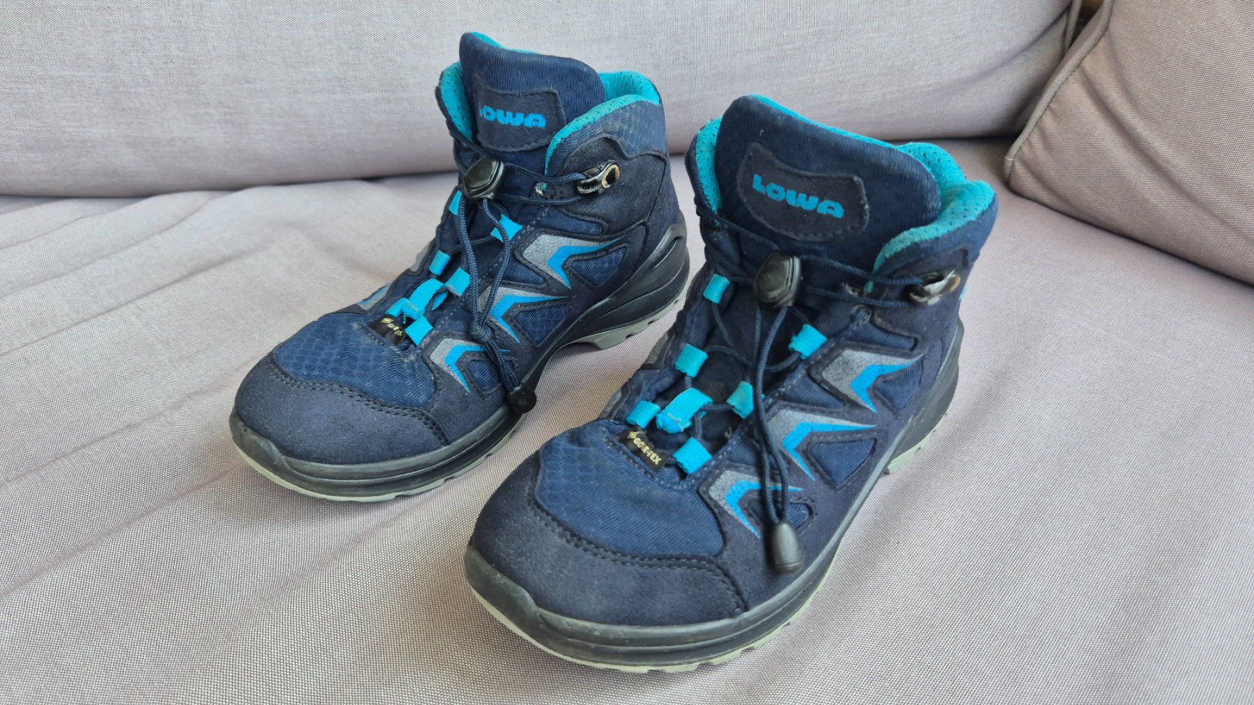 Schuhe für Jungen: LOWA Wanderschuhe, Grösse EU 32 – Gebraucht aus Thalwil von chriswiss 1