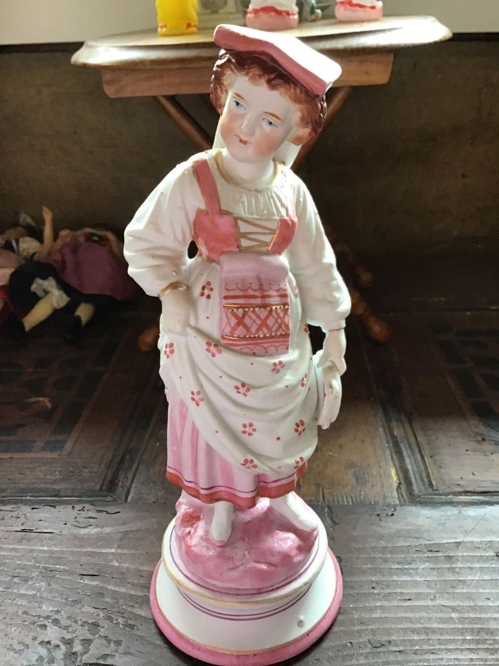 Statuette: Alte Antike Porzellan Figur – Usato da St. Gallen venduto da Goldlilly