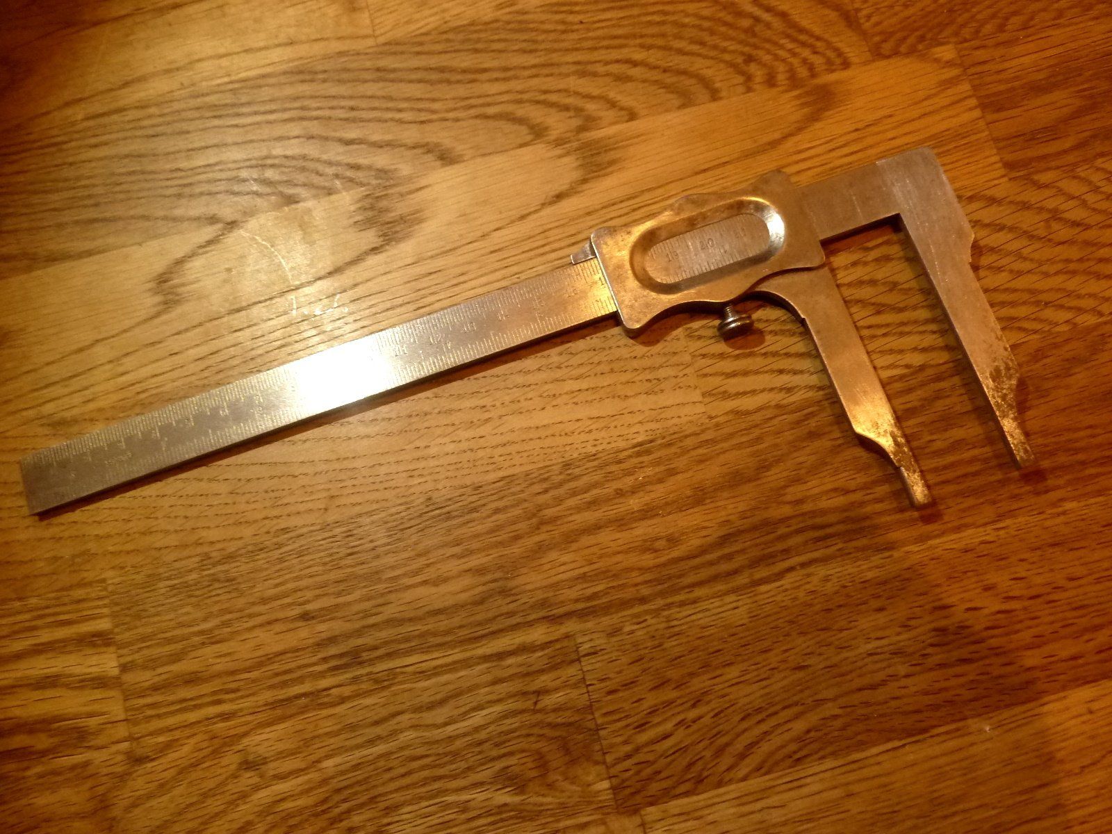Misurare: Messschieber gross bis 23cm messbar ausstehend 7.5cm – Usato da Hochfelden venduto da swissice