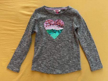 Hübscher Pullover/Pulli mit mehrfarbigem Herz, Gr. 110