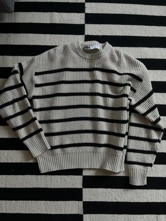 Gestreifter Strickpullover