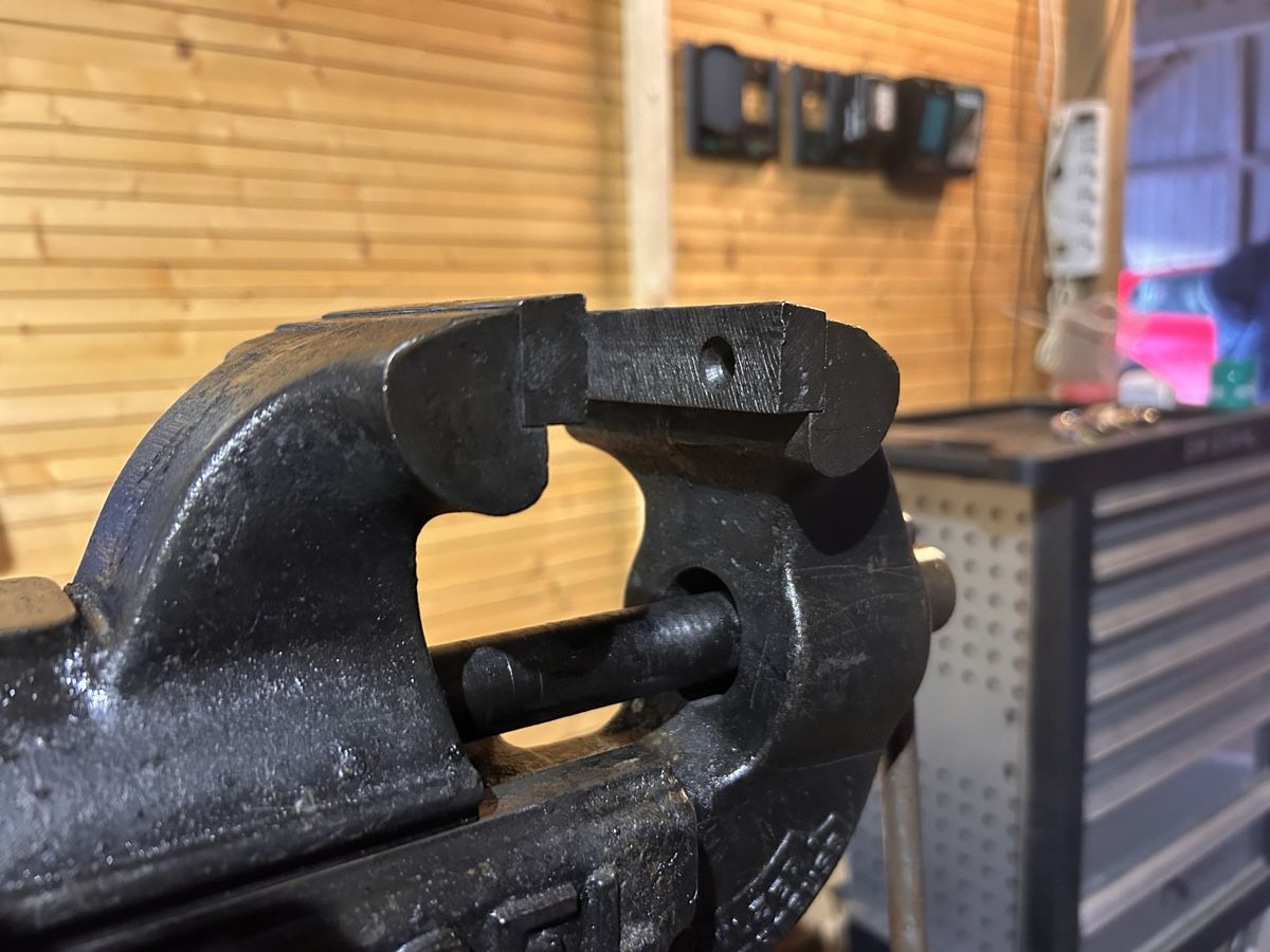Gressel Tutti gli attrezzi: GRESSEL Schraubstock 100 mm | Schweizer Qualität | drehbar – Usato da Lüterkofen venduto da len_x8tq 1