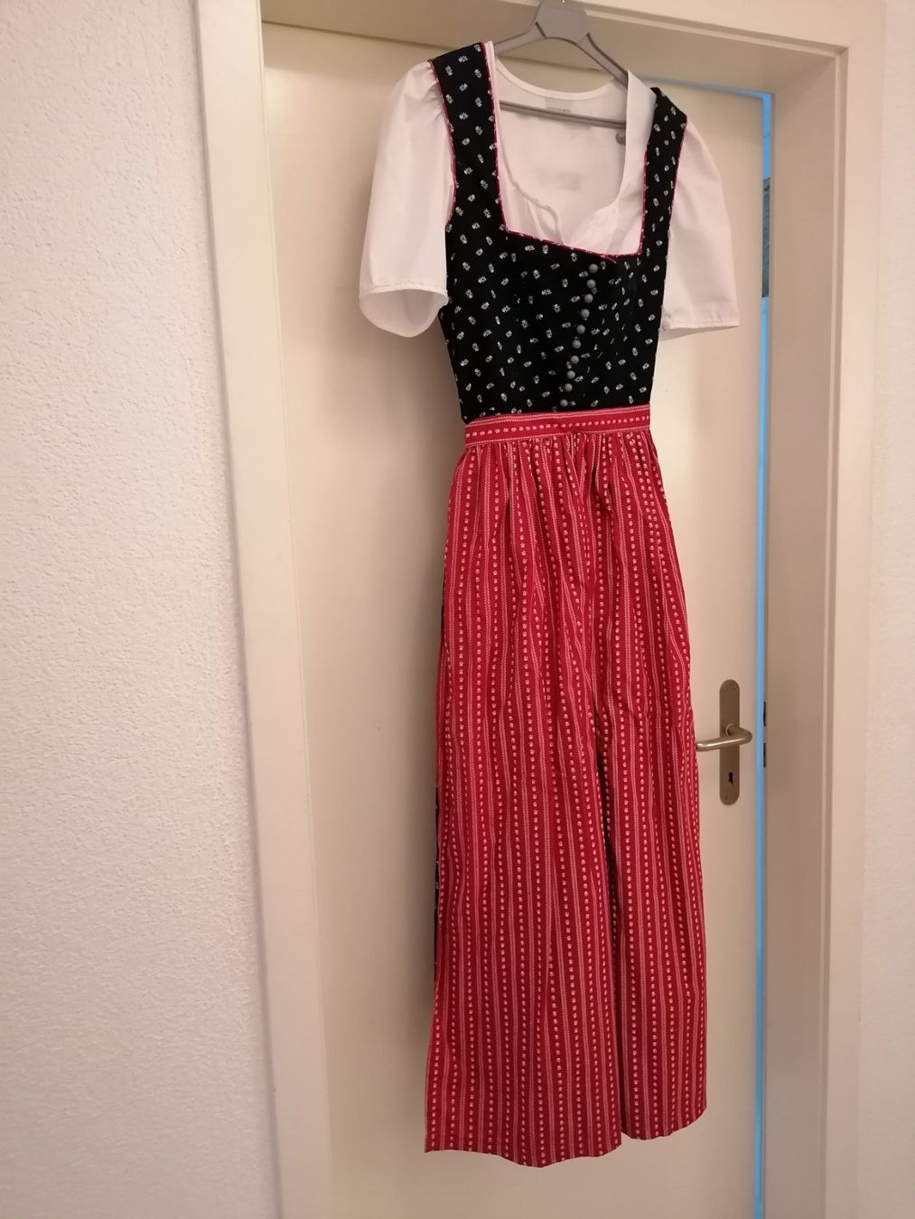 Kleider: Dirndl blau rot gemustert Grösse 38-40, lang – Neu (gemäss Beschreibung) aus Bösingen von Freejack69 2