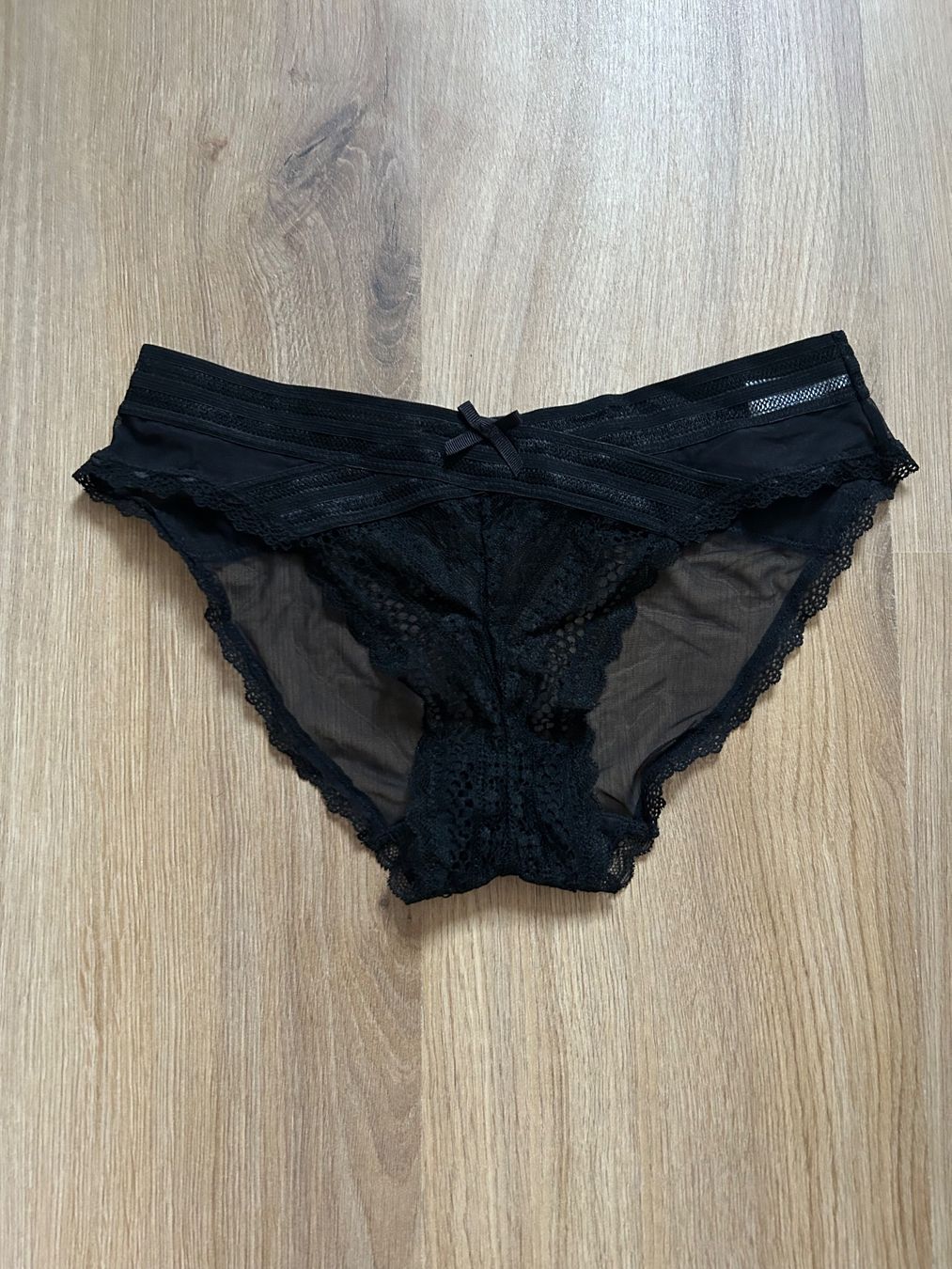 Altra biancheria intima: String sexy noir en dentelle transparente – Usato da Chevenez venduto da lou_79mn