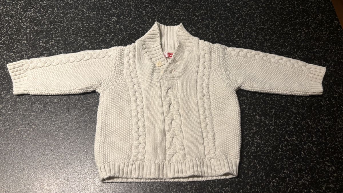 Pullover & Sweatshirts: Baby Strickpullover 9 Monate / 71 cm cremeweiss – Gebraucht aus Basel von ukhtyy