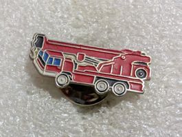 Ansteckpin 217: Feuerwehr LKW Kranwagen