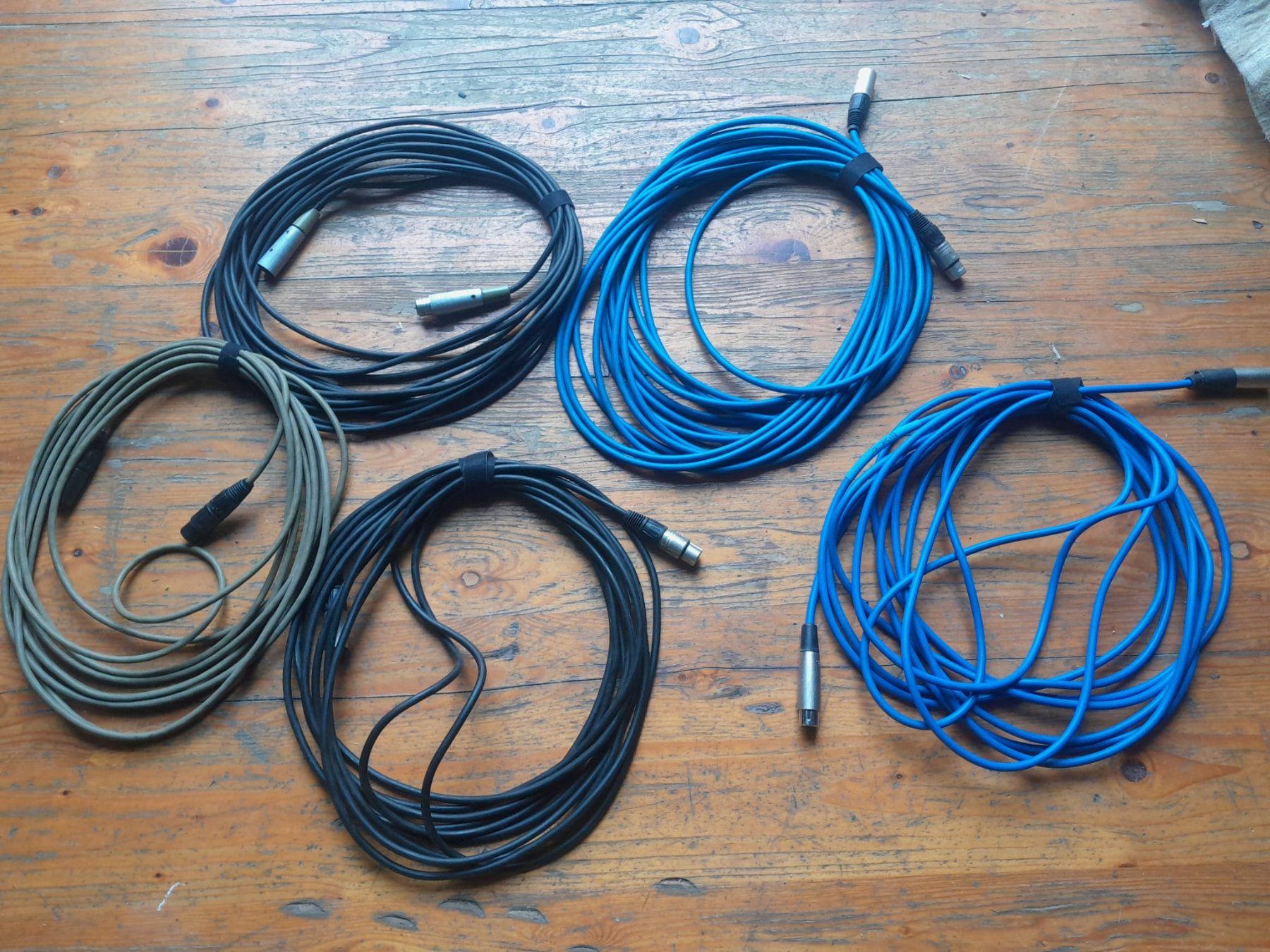 Cavi: cables XLR 5x 10mètres – Usato da Vaulion venduto da akedia