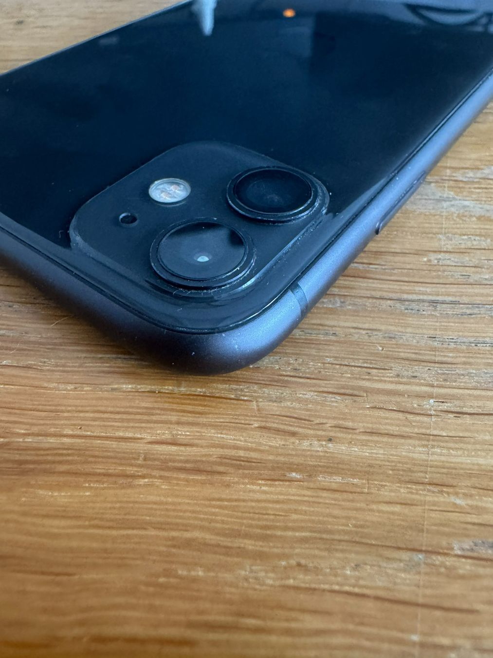 Apple Telefoni cellulari / Smartphones: Apple iPhone 11 Schwarz 64GB – Usato da Jona venduto da Zukl471 5