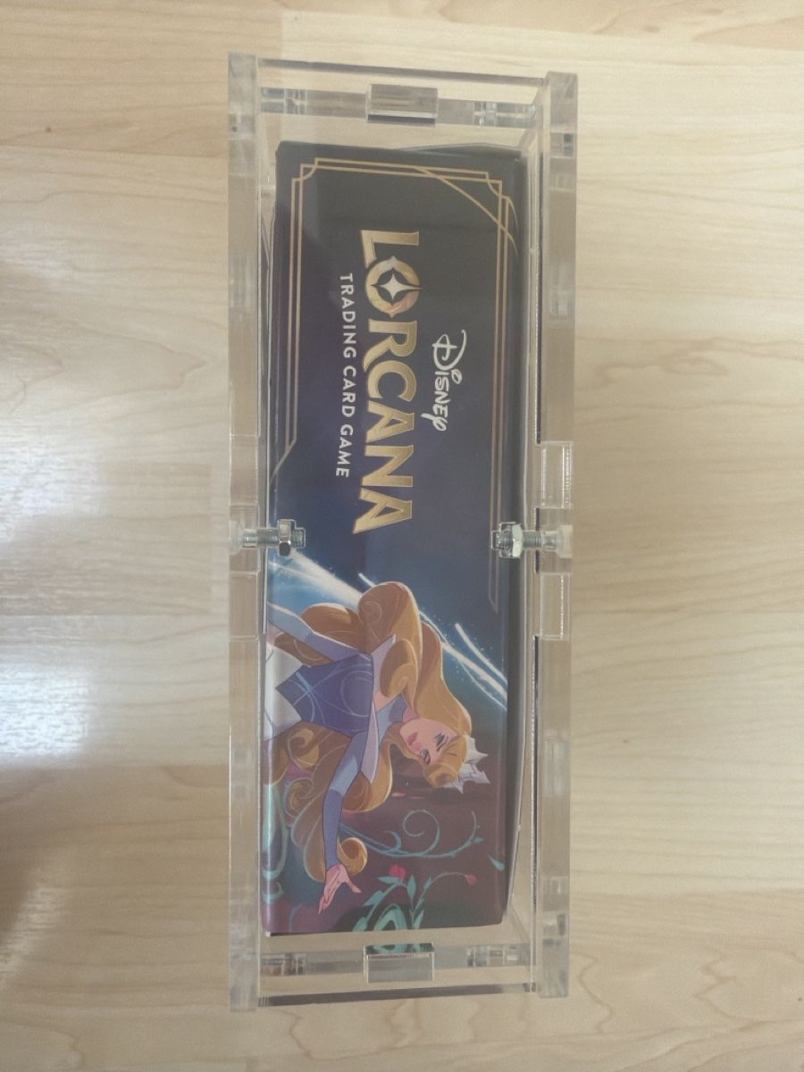 Disney Carte collezionabili: Lorcana First Edition First Print Display Englisch with Case – Nuovo e nell'imballaggio originale da Hubersdorf venduto da Der_sammel_shop 5