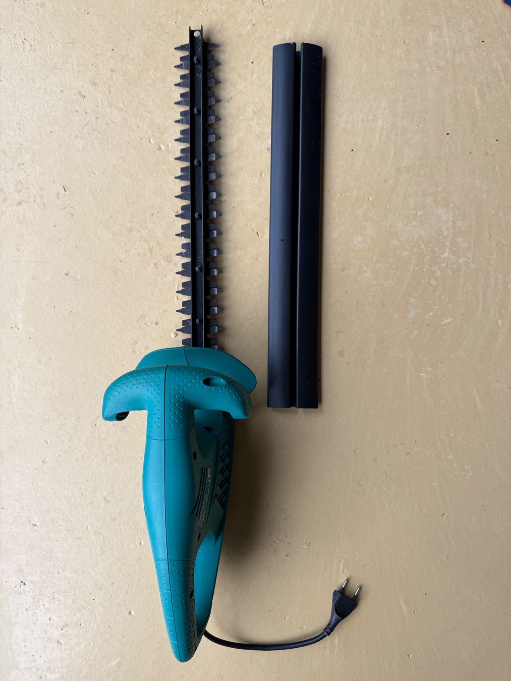 Bosch Tutti gli attrezzi: Bosch Taille-haies électique AHS 45-16 – Usato da St-Gingolph venduto da GoldenKeys 2