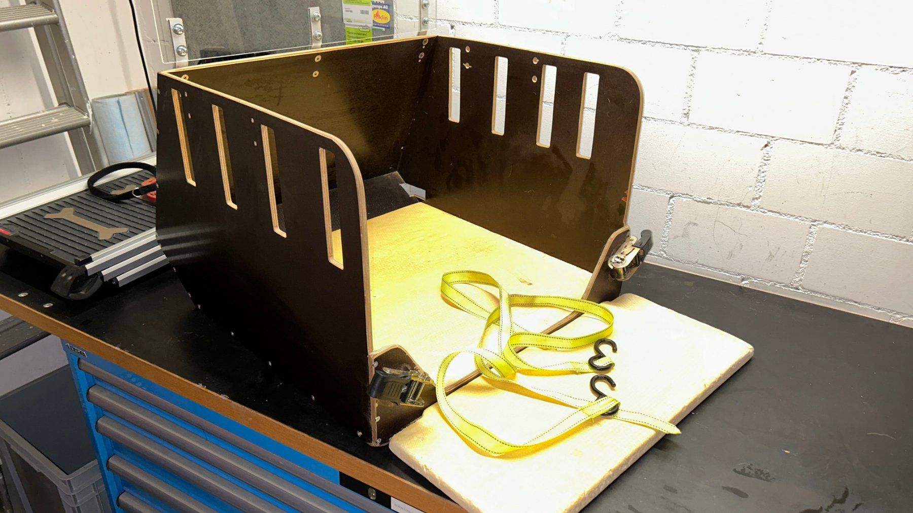 Gabbie, trasporto & Sicurezza: Hunde-Box für das Auto – Usato da Freidorf TG venduto da brunopopp 4
