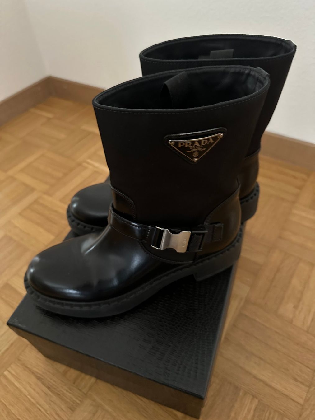 Prada Scarpe da donna: Original Prada Stiefelette – Nuovo (secondo la descrizione) da Mörschwil venduto da muenggeli99 1