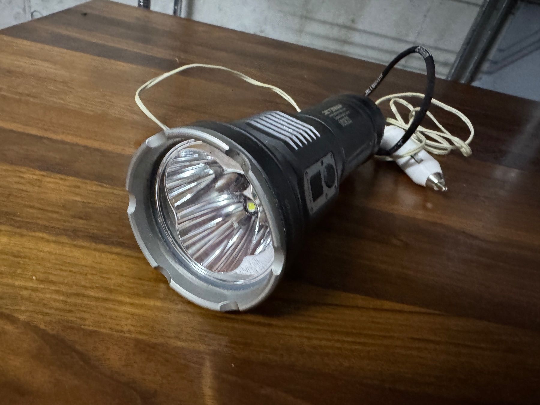 Lampade: Jetbeam DD R30 Extrem starke Taschenlampe – Usato da Zürich venduto da Zuerich_Seebach 2