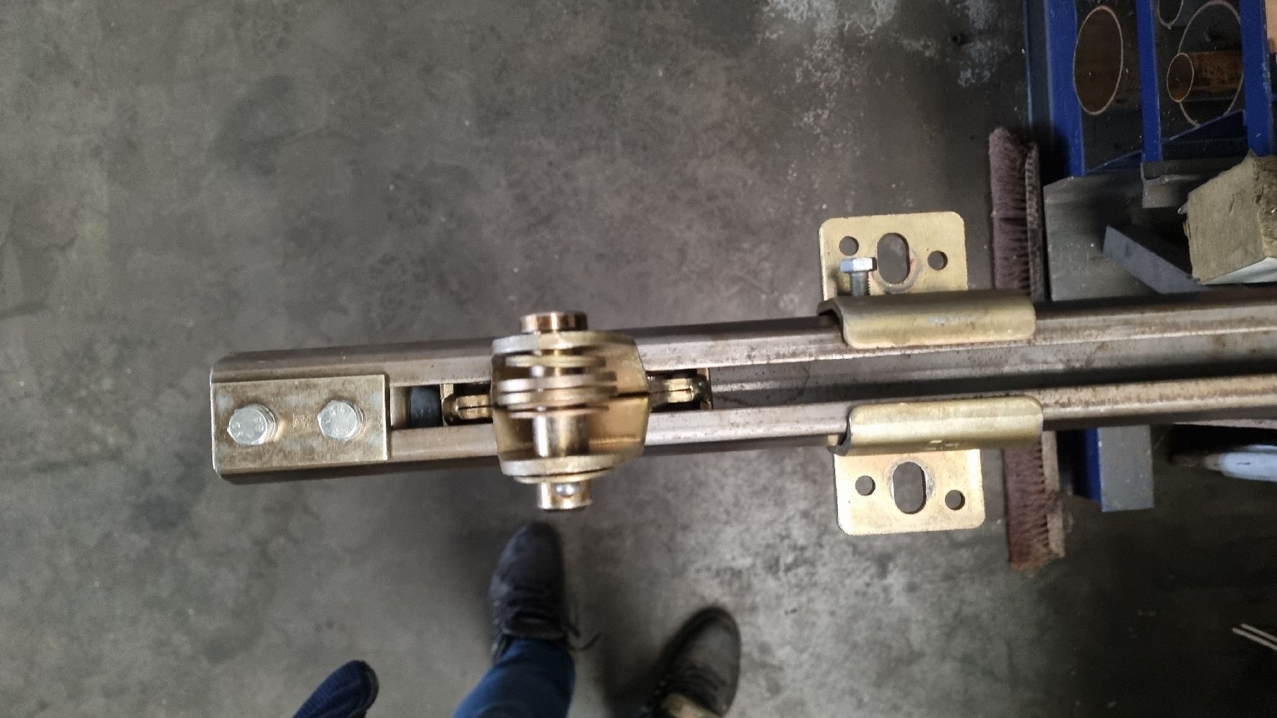 Türen: Rail coulissant robuste, porte, grue. – Gebraucht aus Quartino von 123HOBIT 1