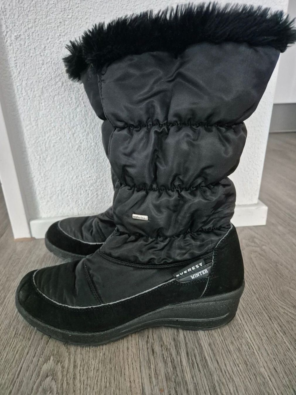 Everest Scarpe da donna: Schwarze Everest Winterstiefel Gr. 40 – Usato da Niederglatt ZH venduto da AnFleischmann