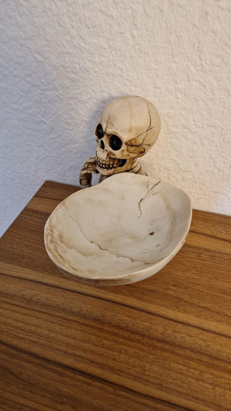 Statuette: Gothic Skelett mit Schädel Schale – Nuovo e nell'imballaggio originale da Safenwil venduto da Lenzburg-Gretzenbach 2