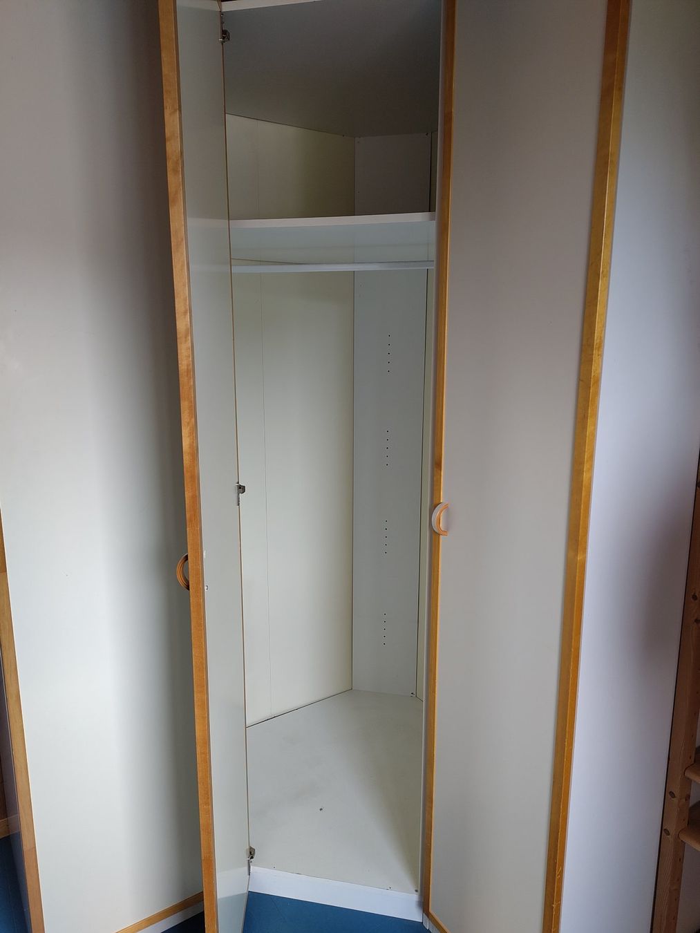 Ikea Schränke: Eck-Kleiderschrank – Gebraucht aus Burgdorf von ber_wx9q 5