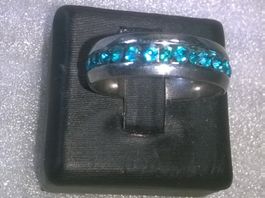 RING EDELSTHAL,,MIT GEFÄRBT KRISTALL,,HELLBLAU