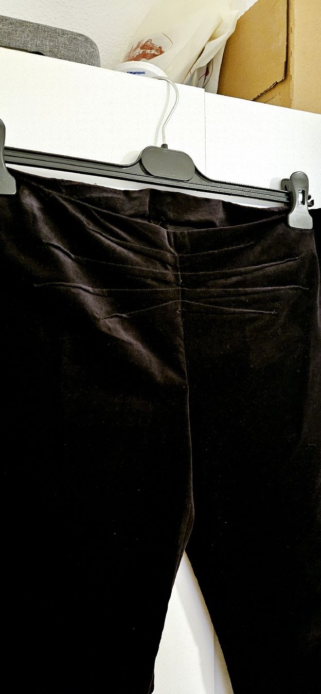 Gucci Pantalons: Gucci Samt-Hose Gr.36 mit – D'occasion à Hellbühl par Veci02 3