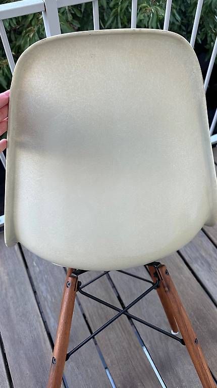 Chaises: Chaise Eames Fibre de verre edition Vitra – D'occasion à Rolle par immo34 3